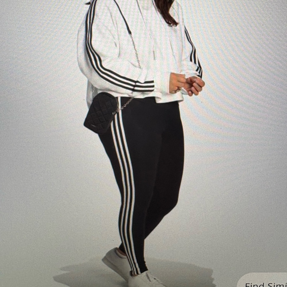 Brand New with tags Women's Adicolor Classics 3-Stripes Leggings (Plus Size)